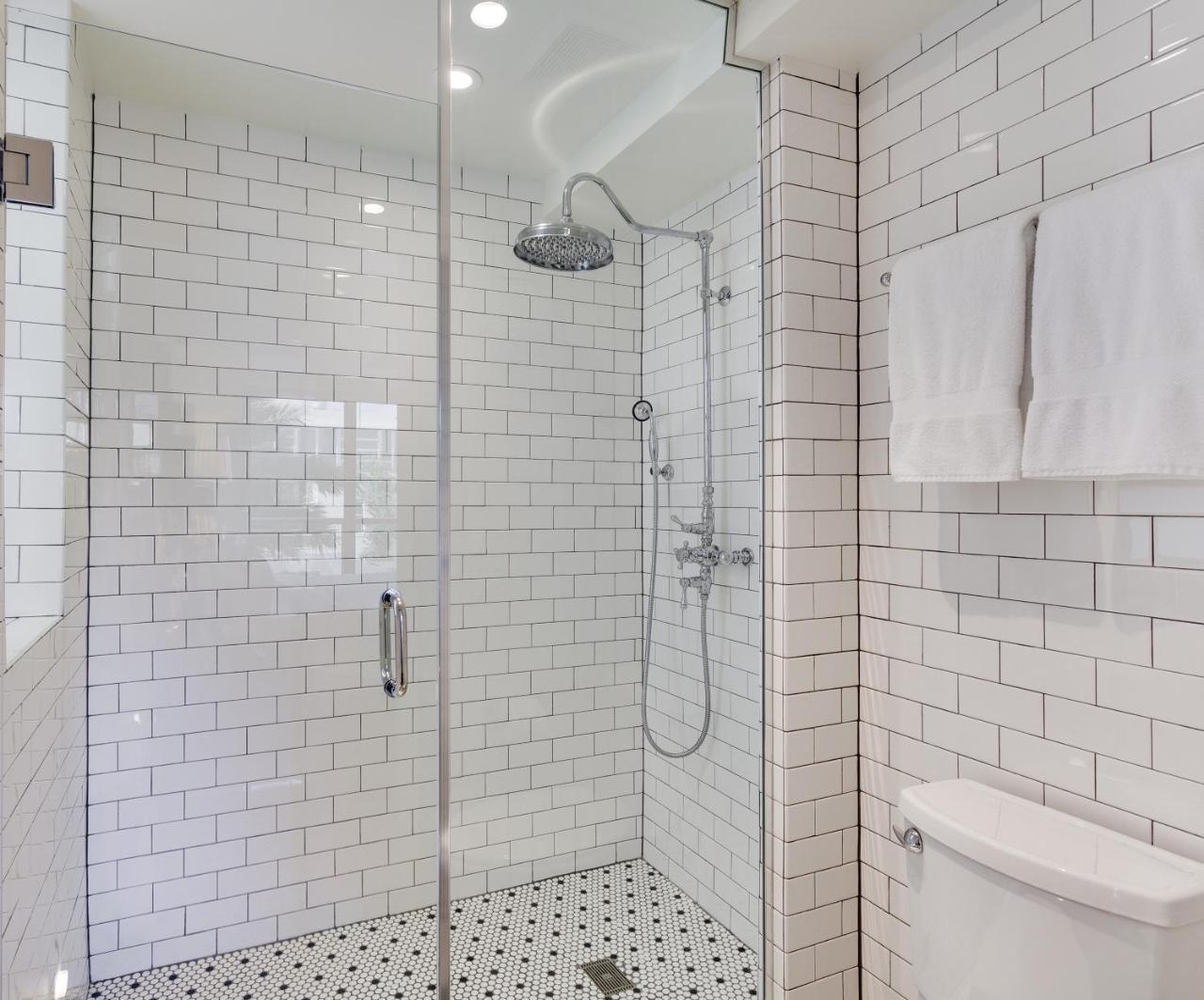 Habitación Juliette con vistas a la piscina adaptada para personas con discapacidad - Cama extragrande